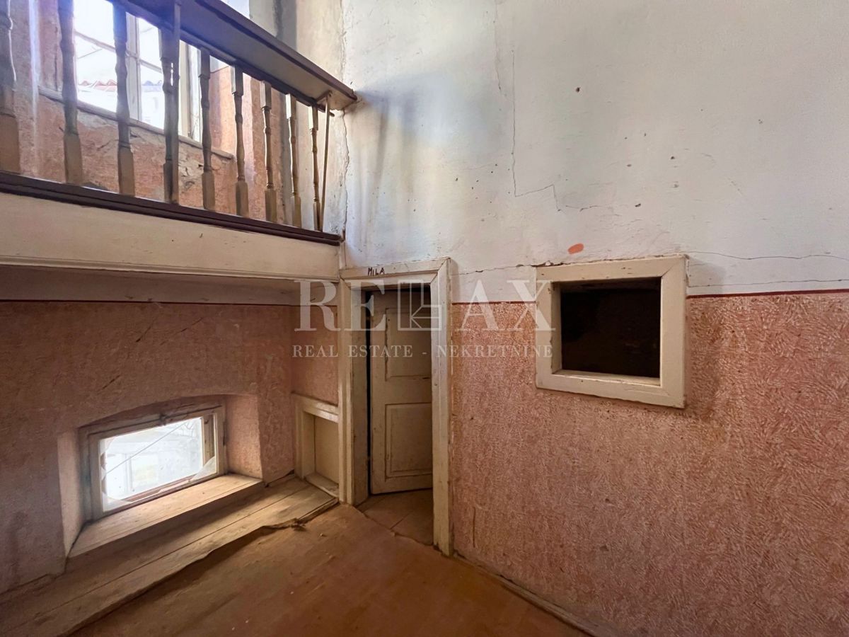 Senj - appartamento in centro da ristrutturare