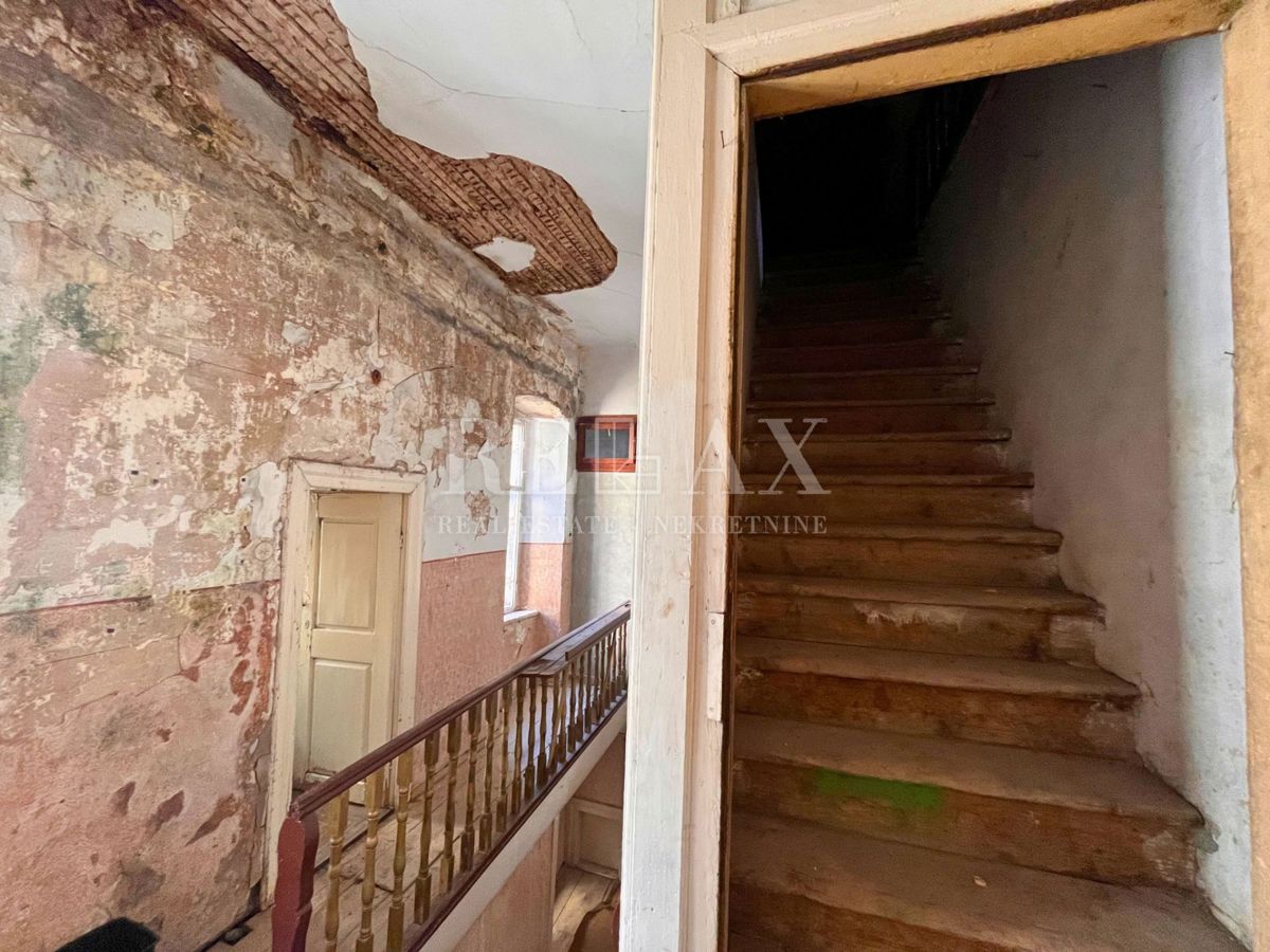 Senj - appartamento in centro da ristrutturare