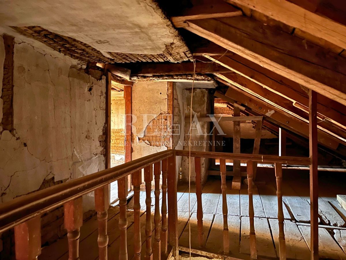 Senj - appartamento in centro da ristrutturare