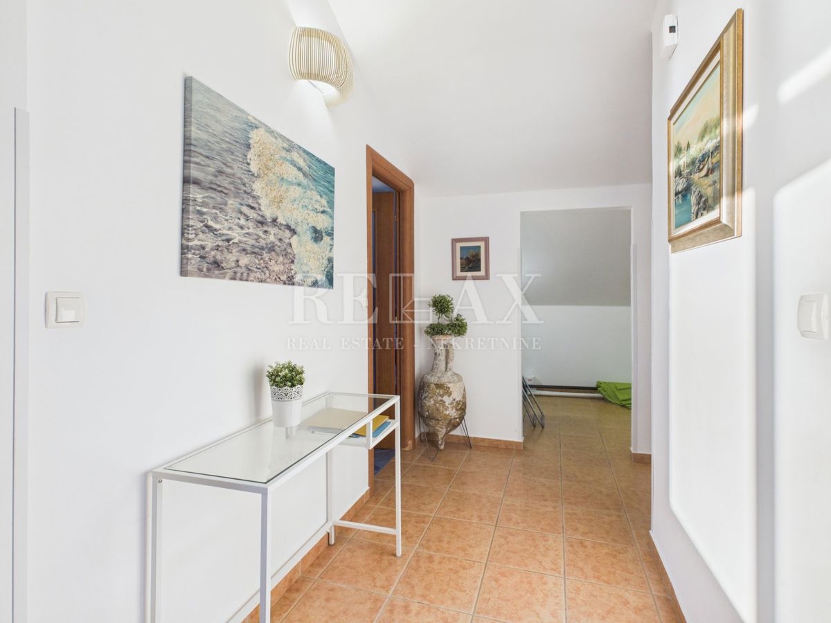 Jadranovo – appartamento con terrazza, a 70 m dal mare