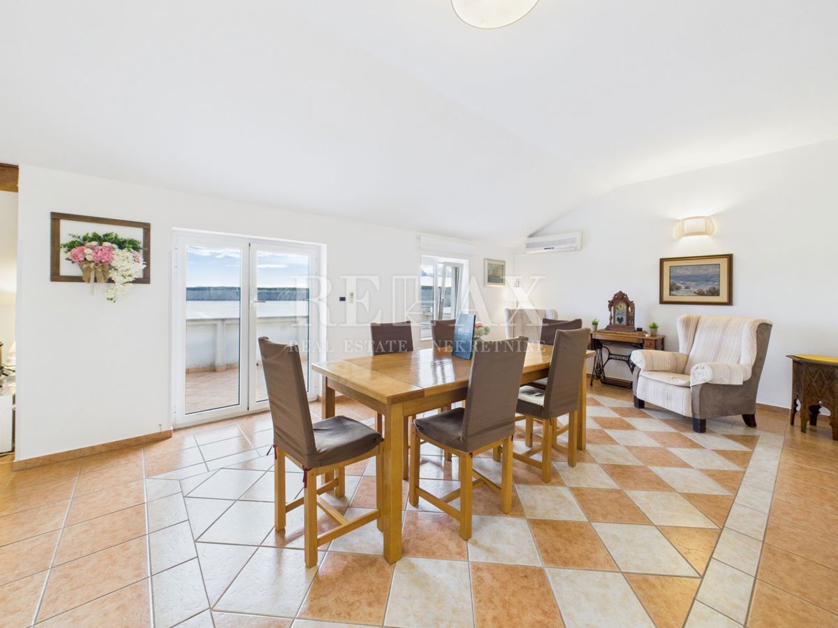 Jadranovo – appartamento con terrazza, a 70 m dal mare