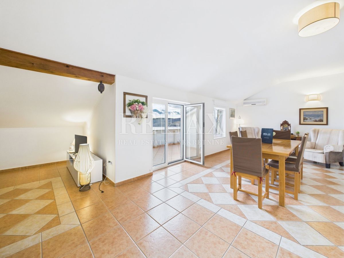 Jadranovo – appartamento con terrazza, a 70 m dal mare