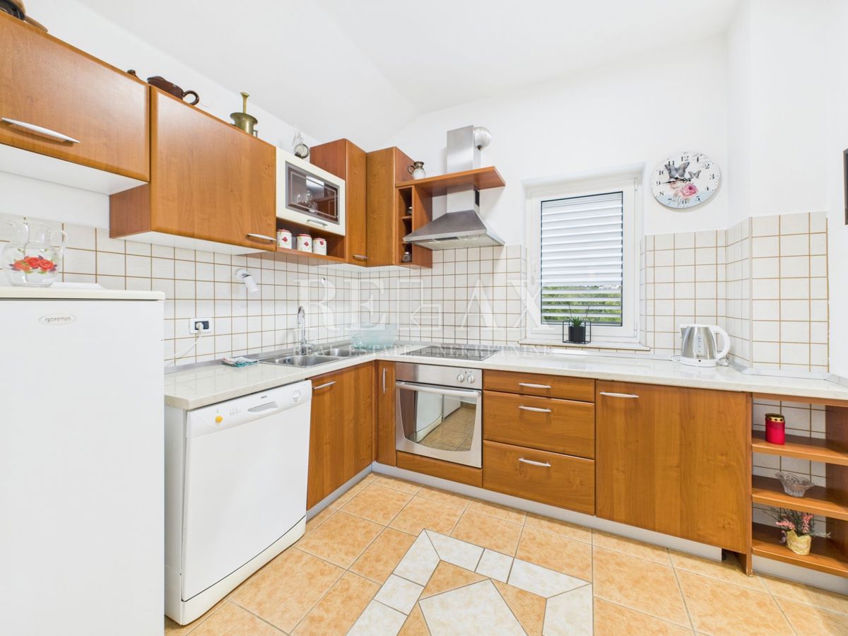 Jadranovo – appartamento con terrazza, a 70 m dal mare