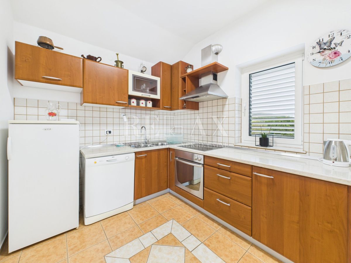 Jadranovo – appartamento con terrazza, a 70 m dal mare