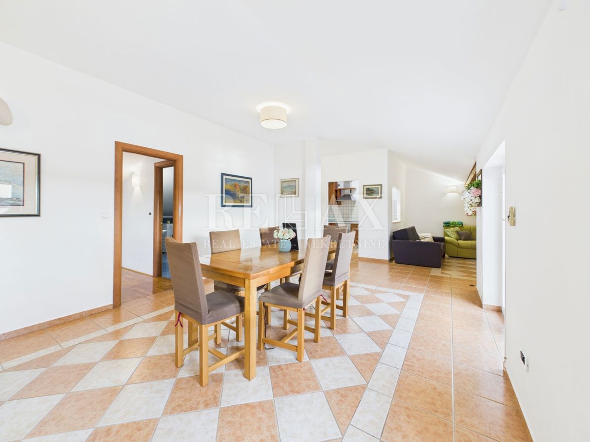 Jadranovo – appartamento con terrazza, a 70 m dal mare