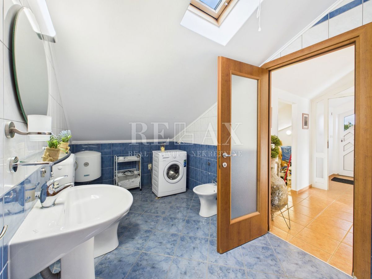 Jadranovo – appartamento con terrazza, a 70 m dal mare