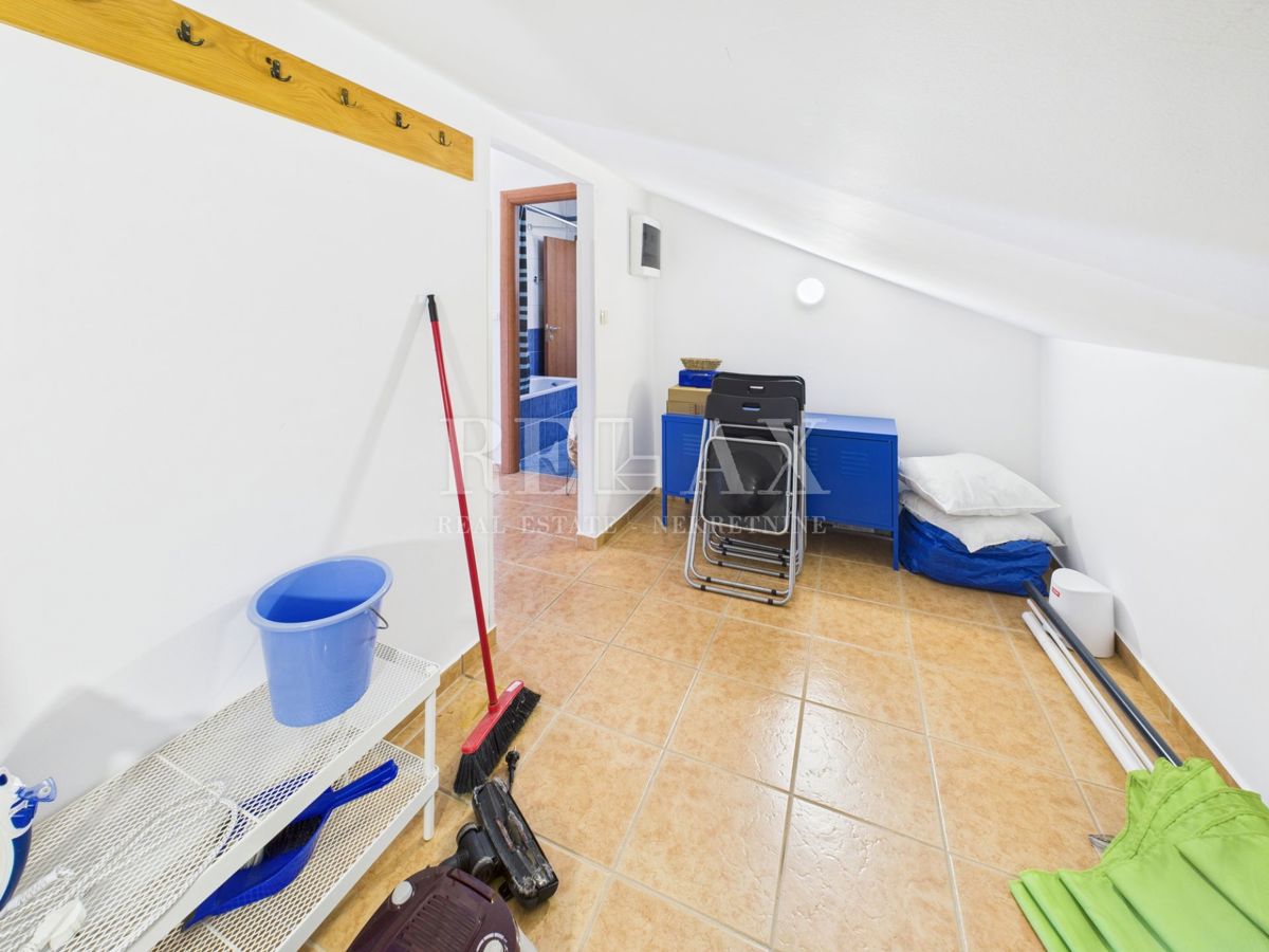 Jadranovo – appartamento con terrazza, a 70 m dal mare