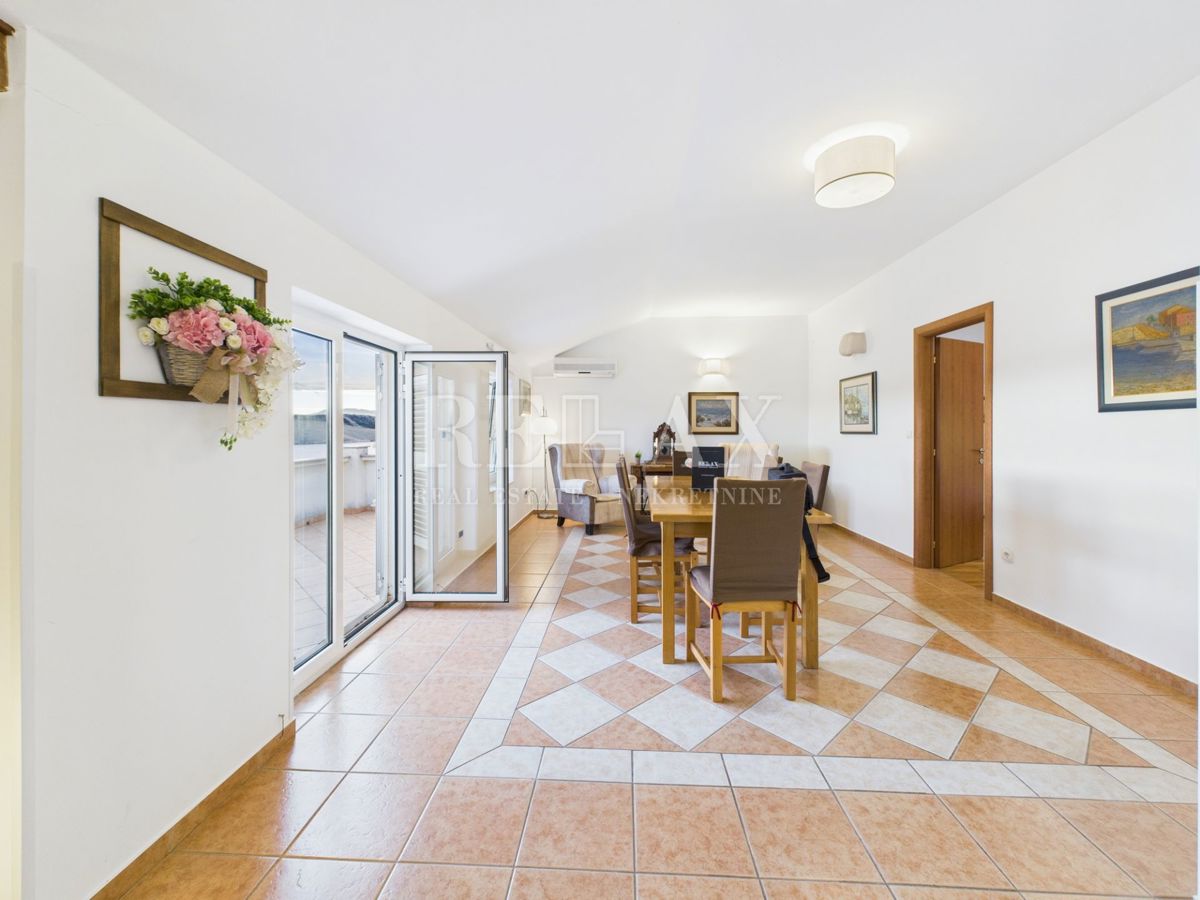 Jadranovo – appartamento con terrazza, a 70 m dal mare