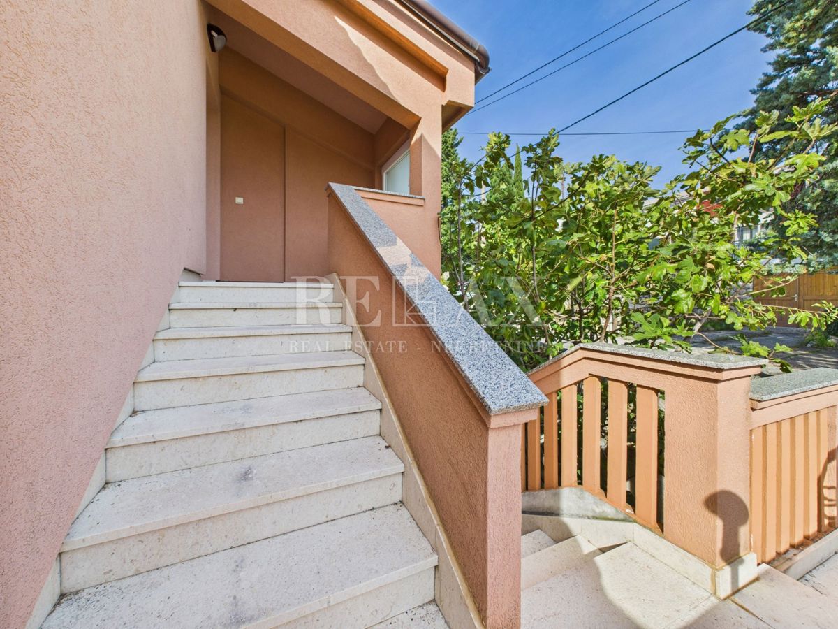 Novi Vinodolski - casa con piscina in ottima posizione