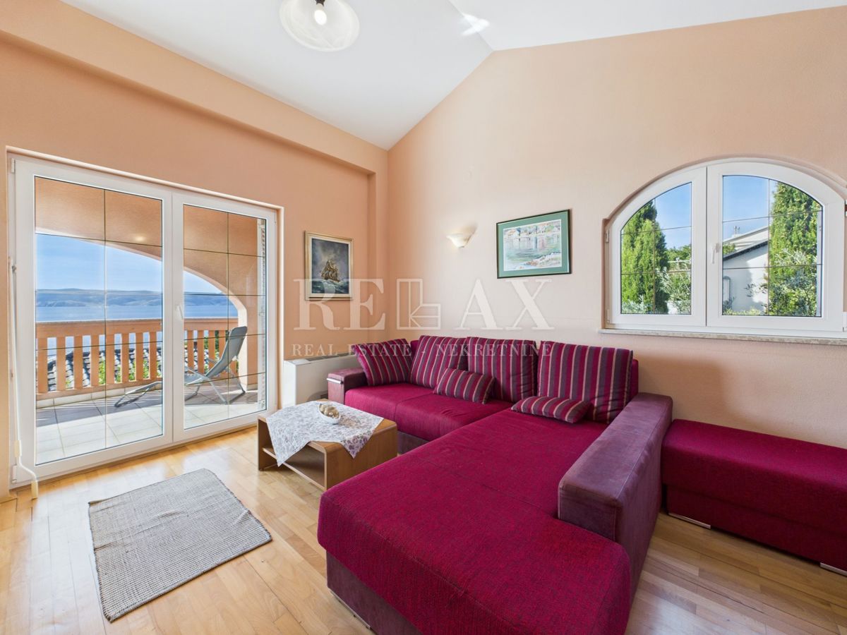 Novi Vinodolski - casa con piscina in ottima posizione