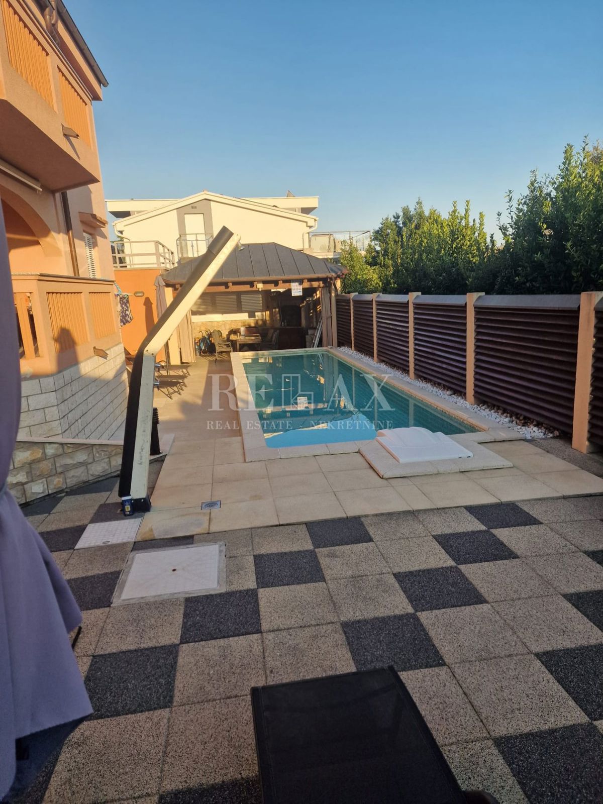 Novi Vinodolski - casa con piscina in ottima posizione