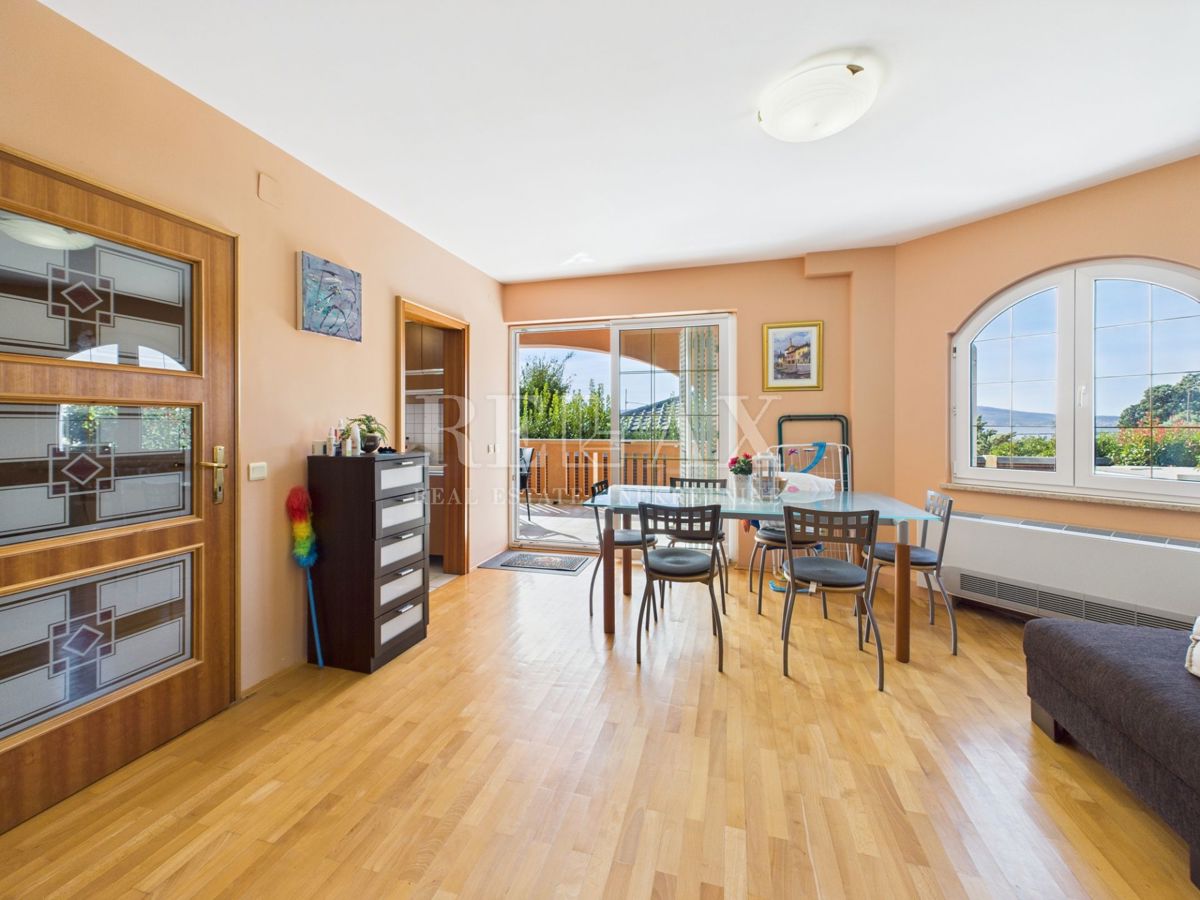 Novi Vinodolski - casa con piscina in ottima posizione