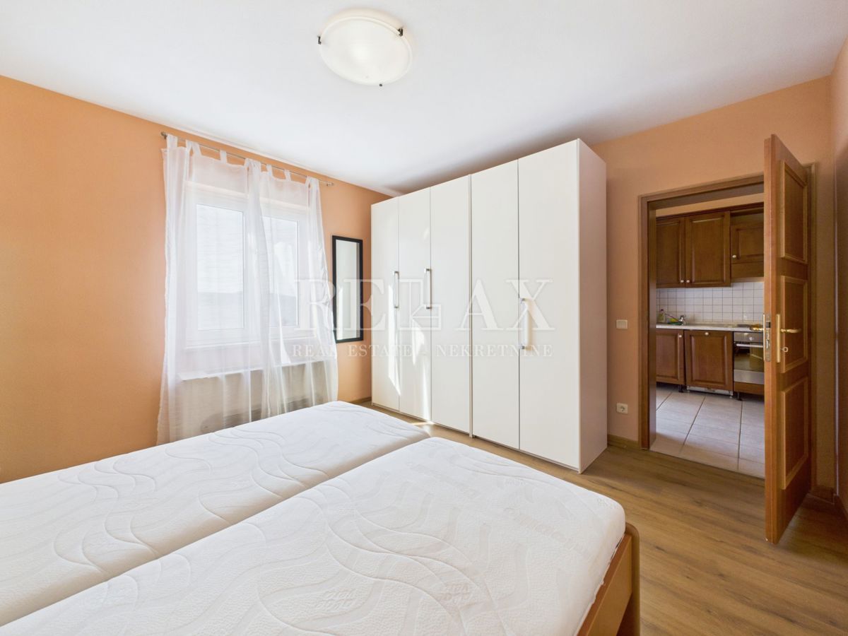 Novi Vinodolski - casa con piscina in ottima posizione