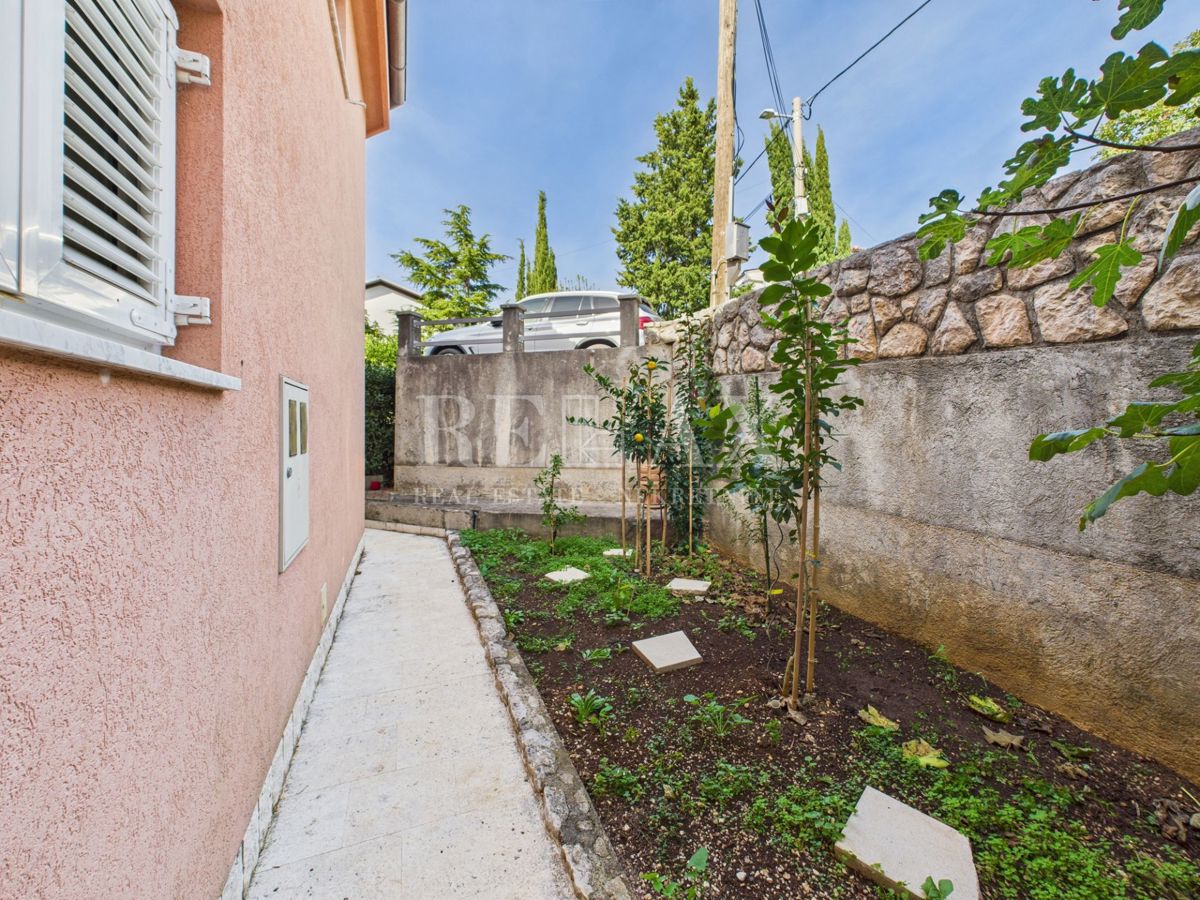 Novi Vinodolski - casa con piscina in ottima posizione