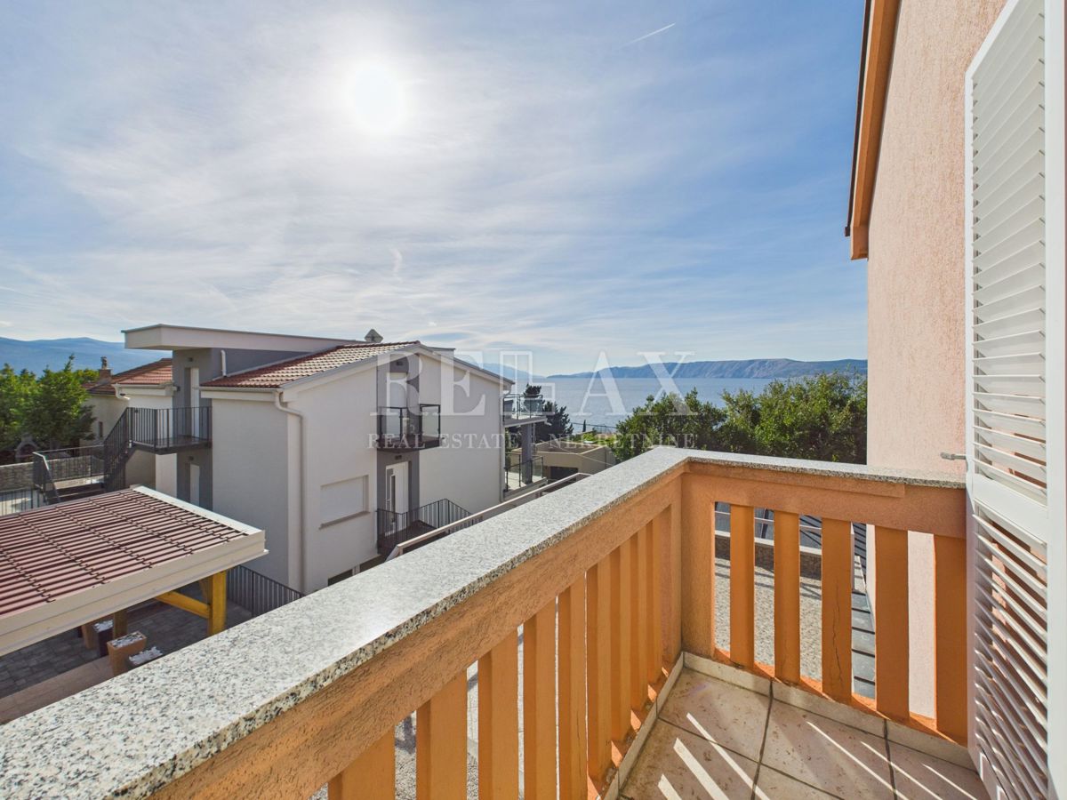 Novi Vinodolski - casa con piscina in ottima posizione