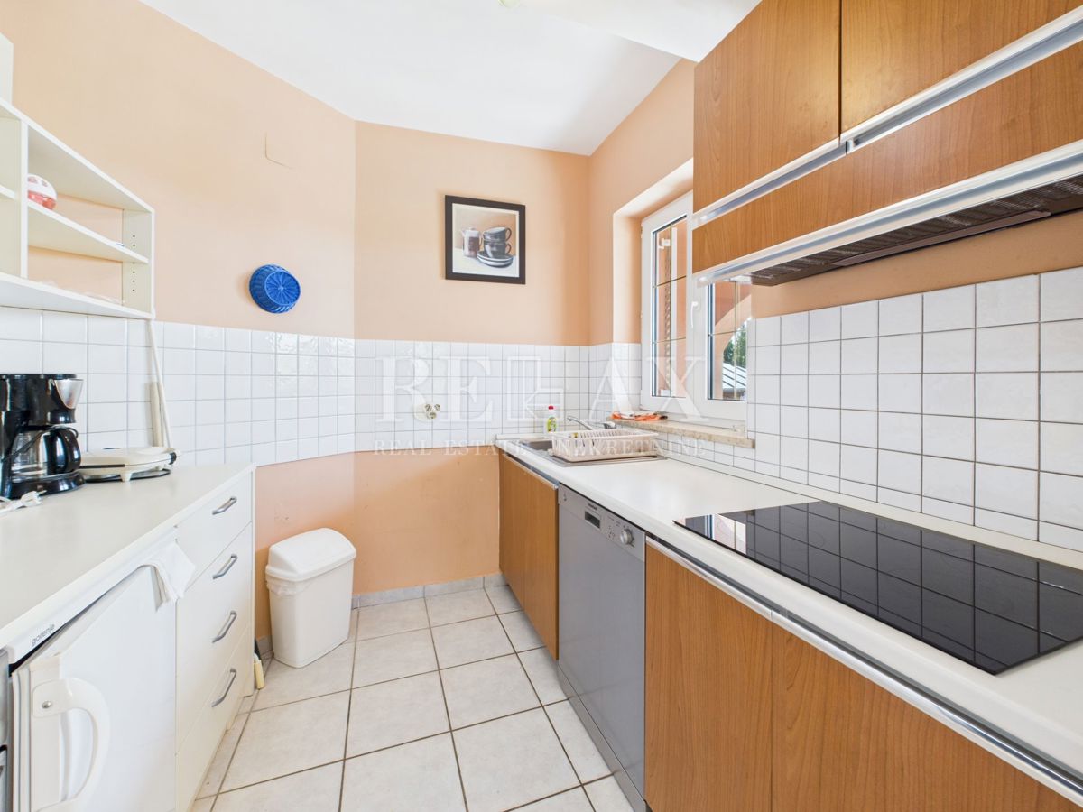 Novi Vinodolski - casa con piscina in ottima posizione