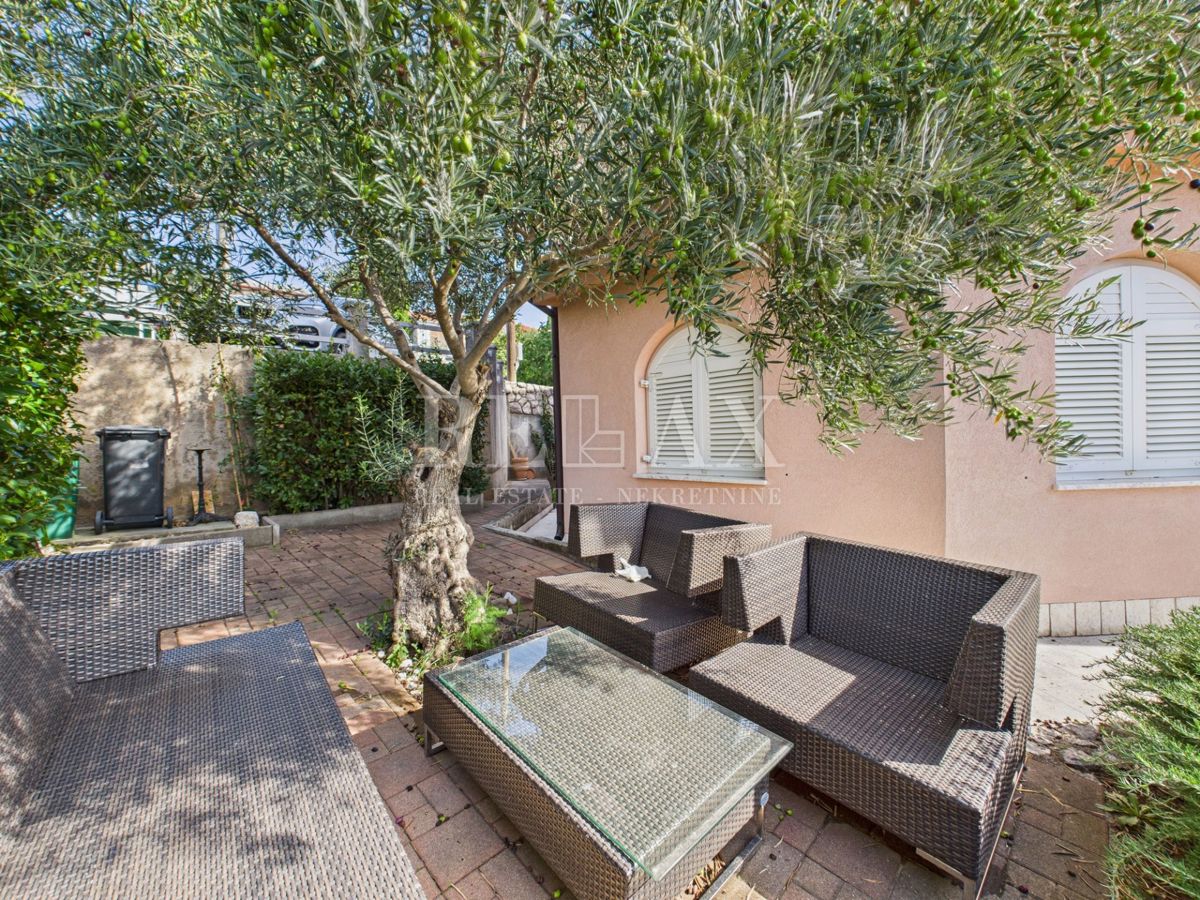 Novi Vinodolski - casa con piscina in ottima posizione