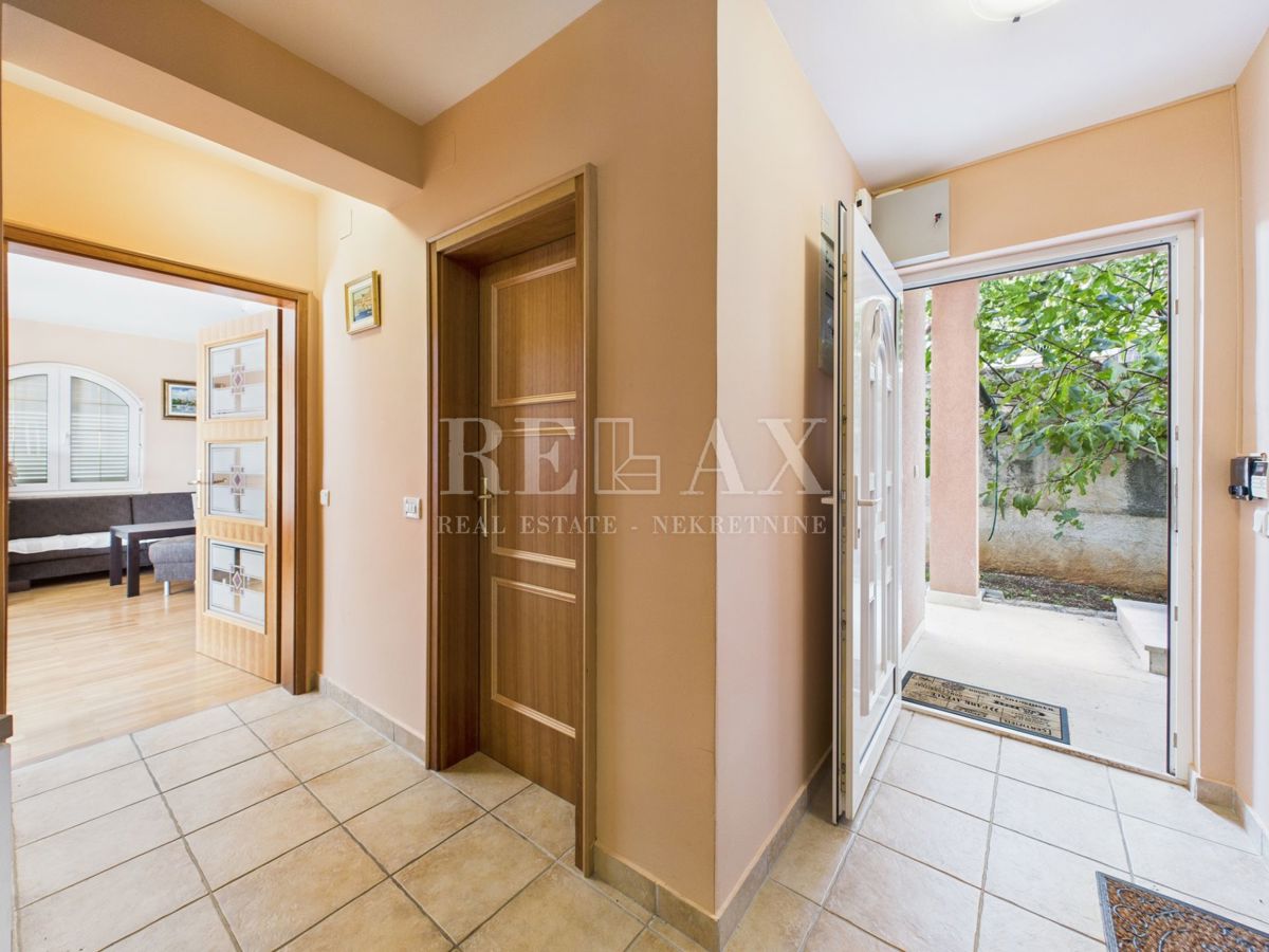 Novi Vinodolski - casa con piscina in ottima posizione