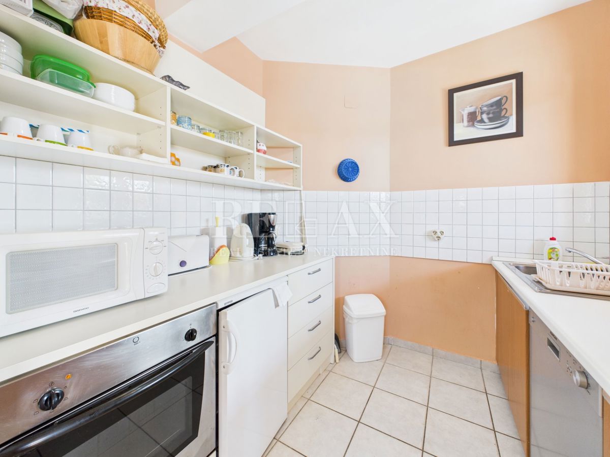 Novi Vinodolski - casa con piscina in ottima posizione