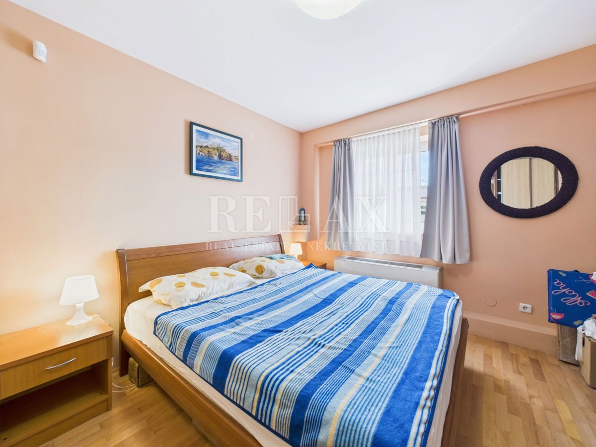 Novi Vinodolski - casa con piscina in ottima posizione