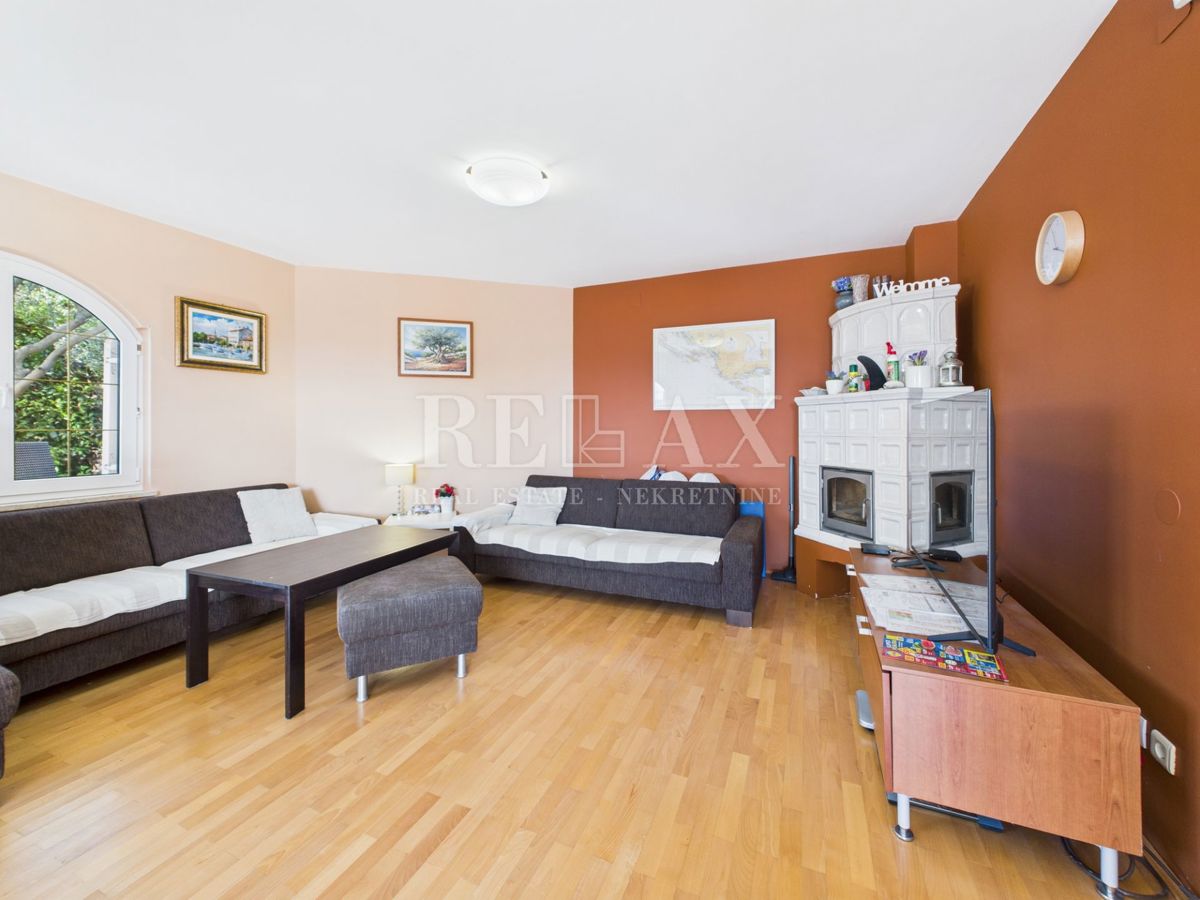 Novi Vinodolski - casa con piscina in ottima posizione