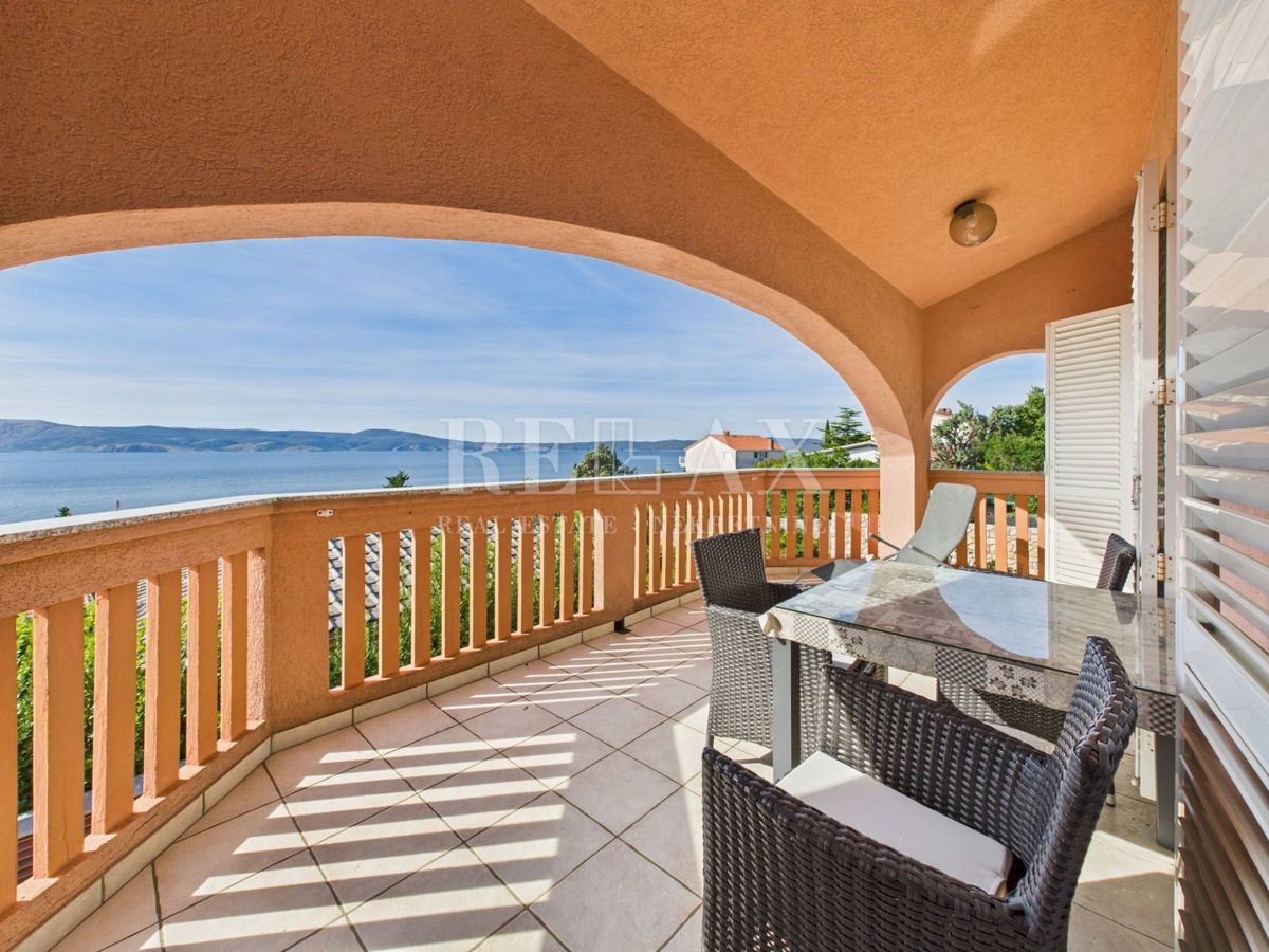 Novi Vinodolski - casa con piscina in ottima posizione