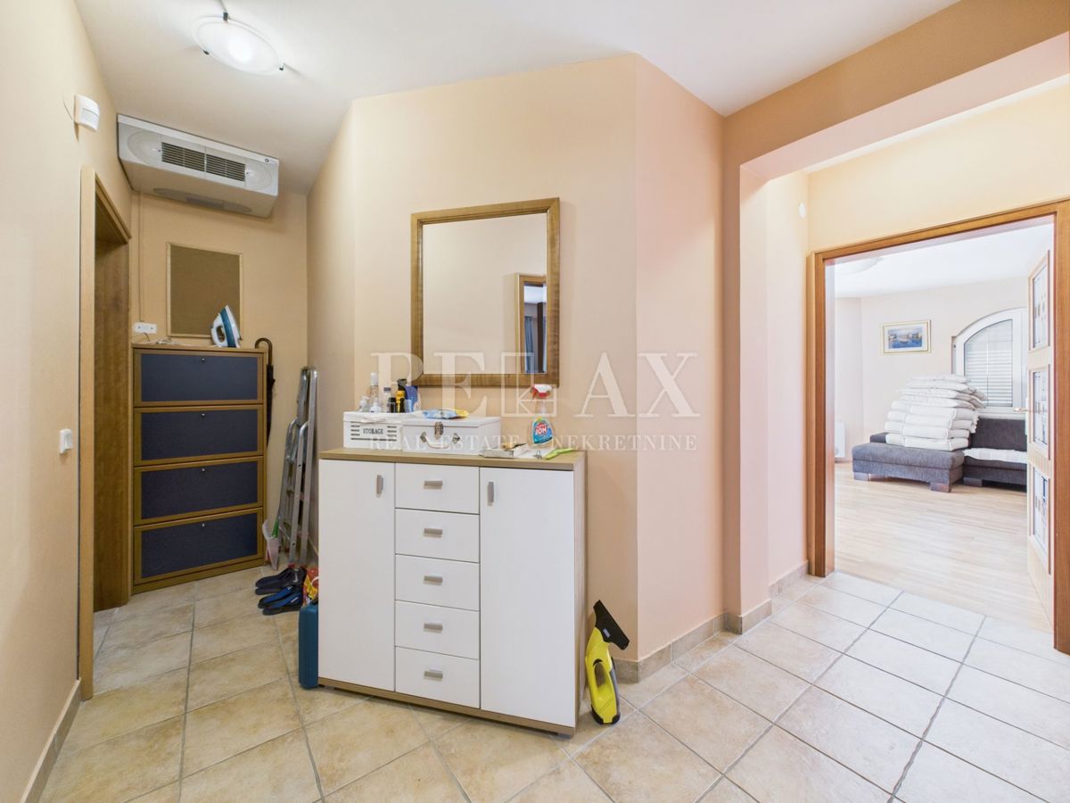 Novi Vinodolski - casa con piscina in ottima posizione