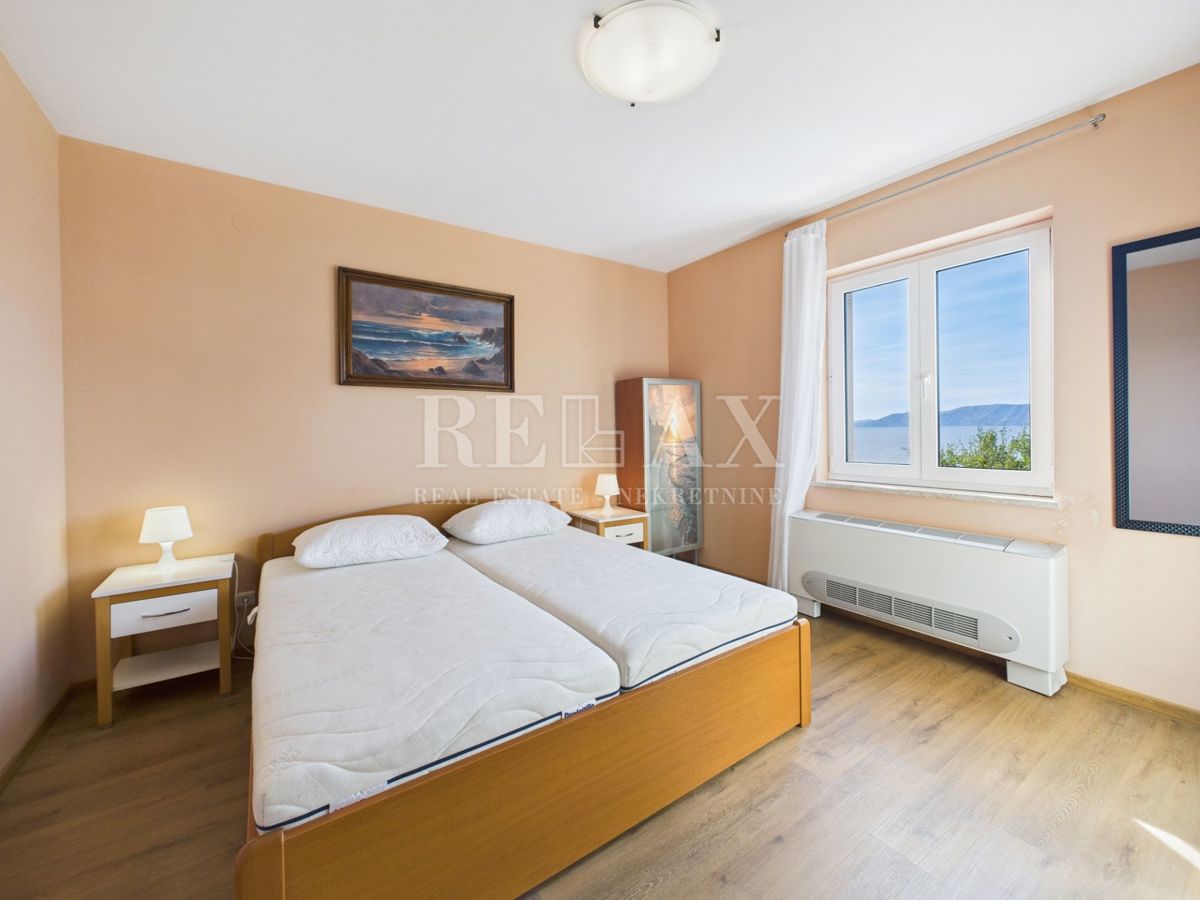 Novi Vinodolski - casa con piscina in ottima posizione