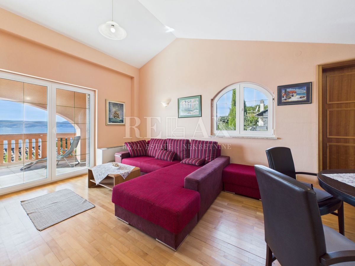 Novi Vinodolski - casa con piscina in ottima posizione