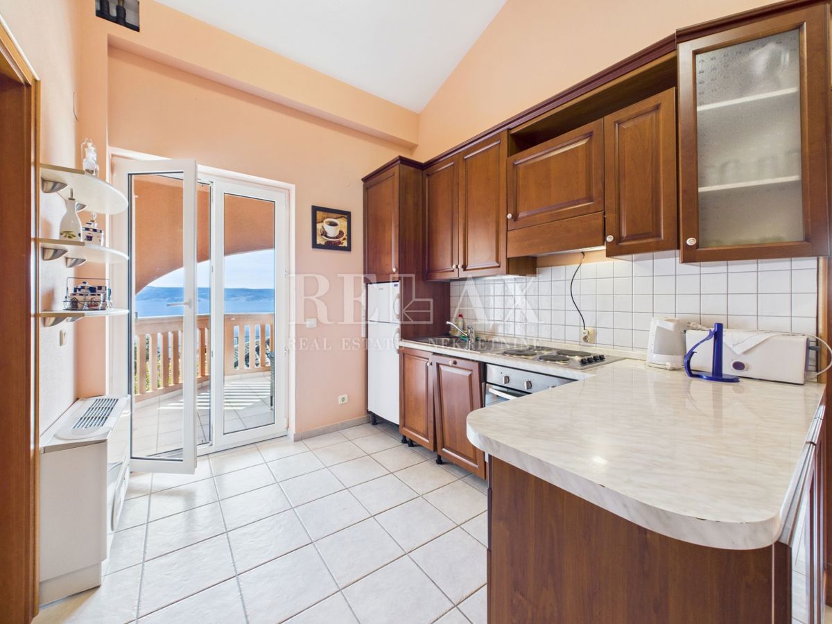 Novi Vinodolski - casa con piscina in ottima posizione