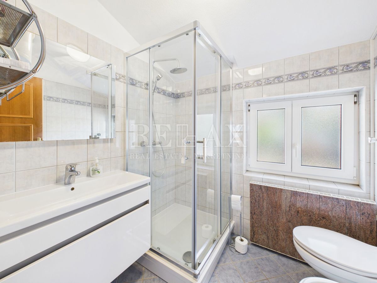 Novi Vinodolski - casa con piscina in ottima posizione