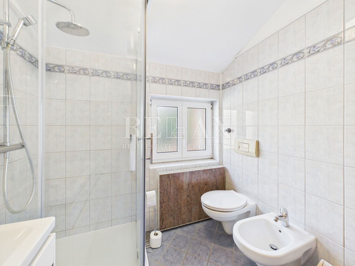 Novi Vinodolski - casa con piscina in ottima posizione