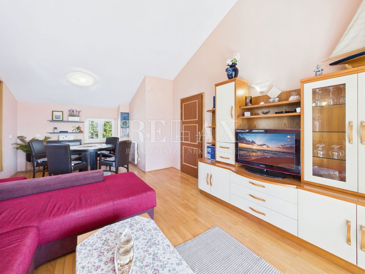 Novi Vinodolski - casa con piscina in ottima posizione