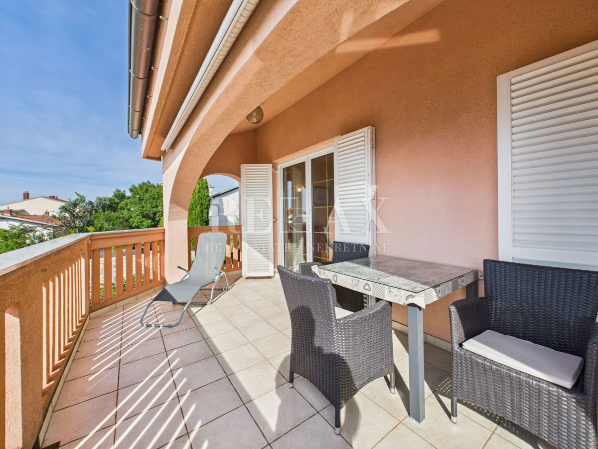 Novi Vinodolski - casa con piscina in ottima posizione