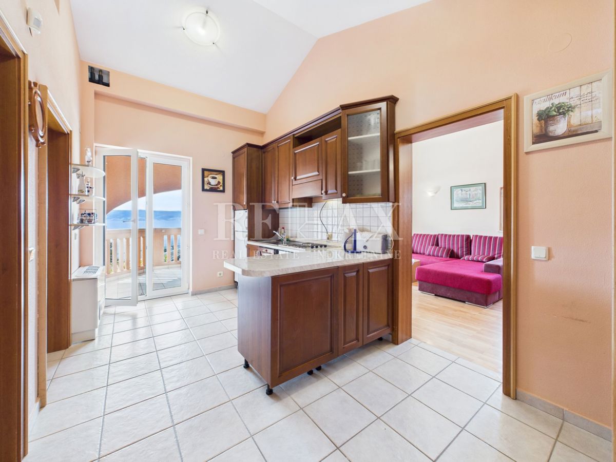 Novi Vinodolski - casa con piscina in ottima posizione