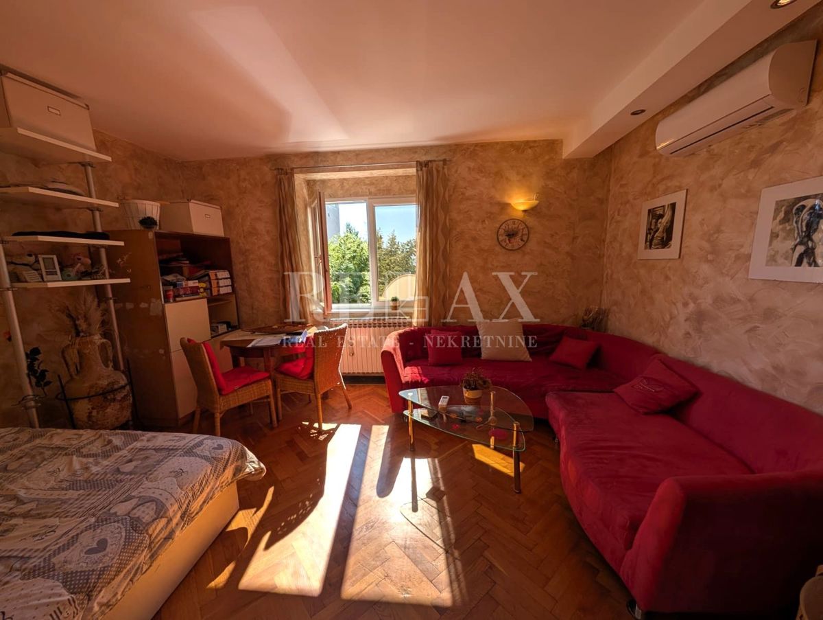 Rijeka, Turnić – confortevole appartamento di 65 m², due balconi