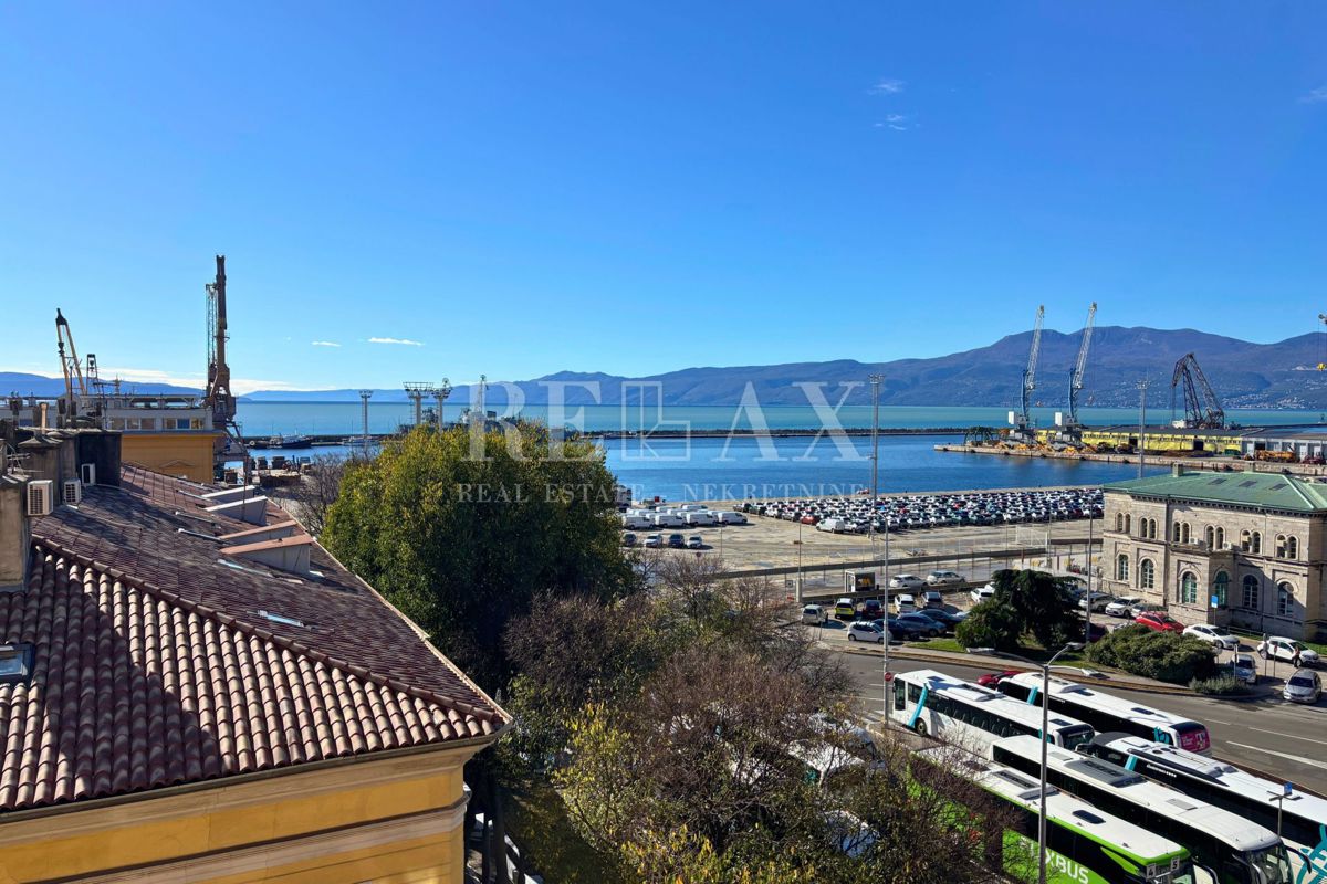 Rijeka - appartamento in centro città, vista mare