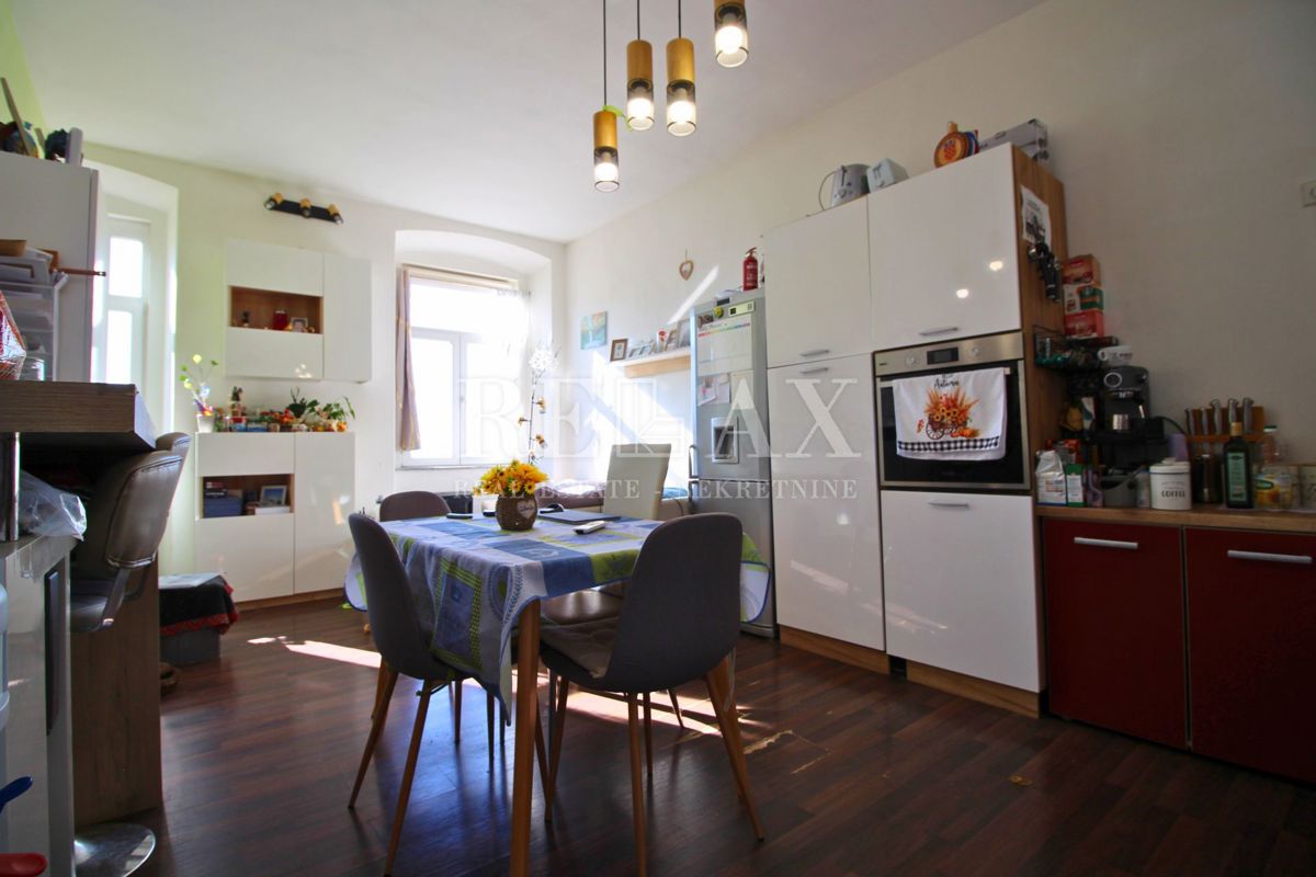 Rijeka - appartamento in centro città, vista mare