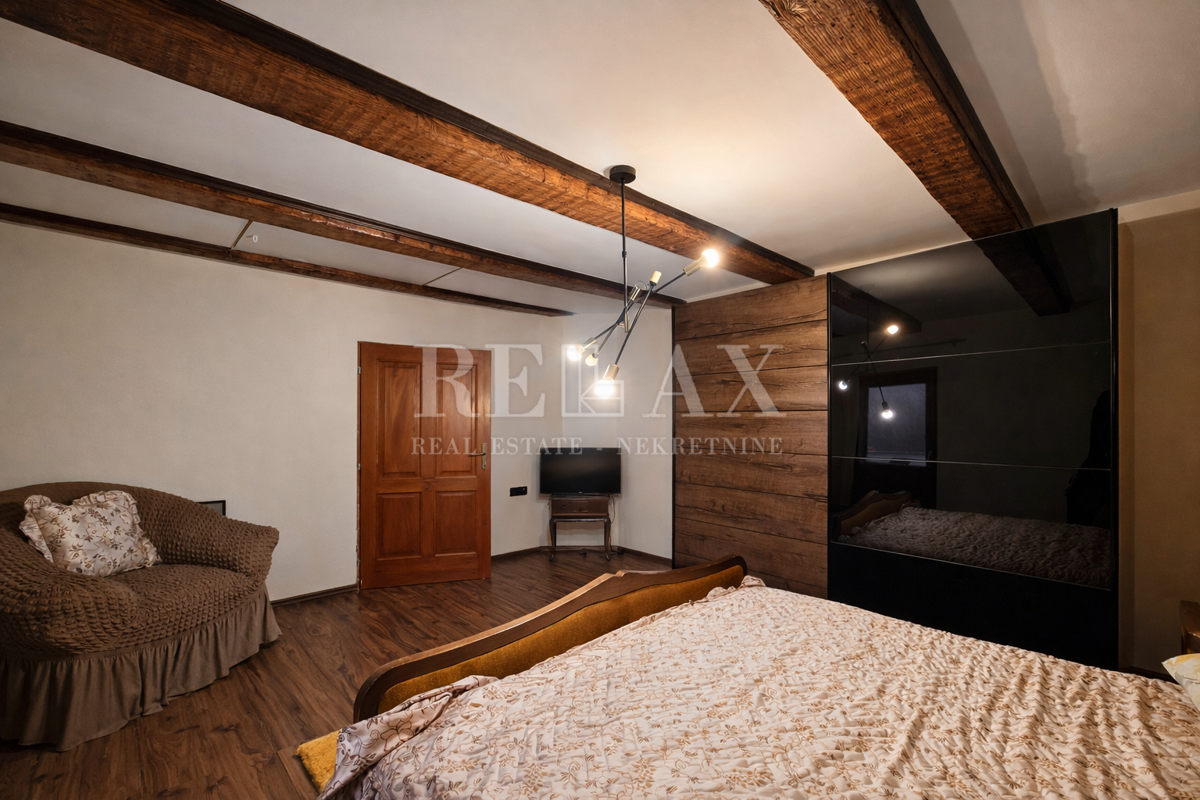 Tribalj - casa in pietra con vista lago