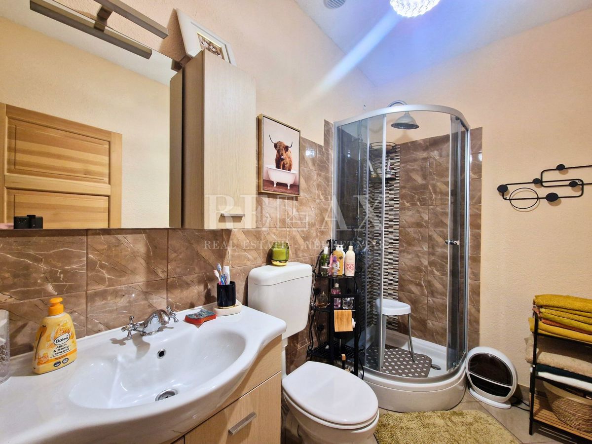 Tribalj - casa in pietra con vista lago