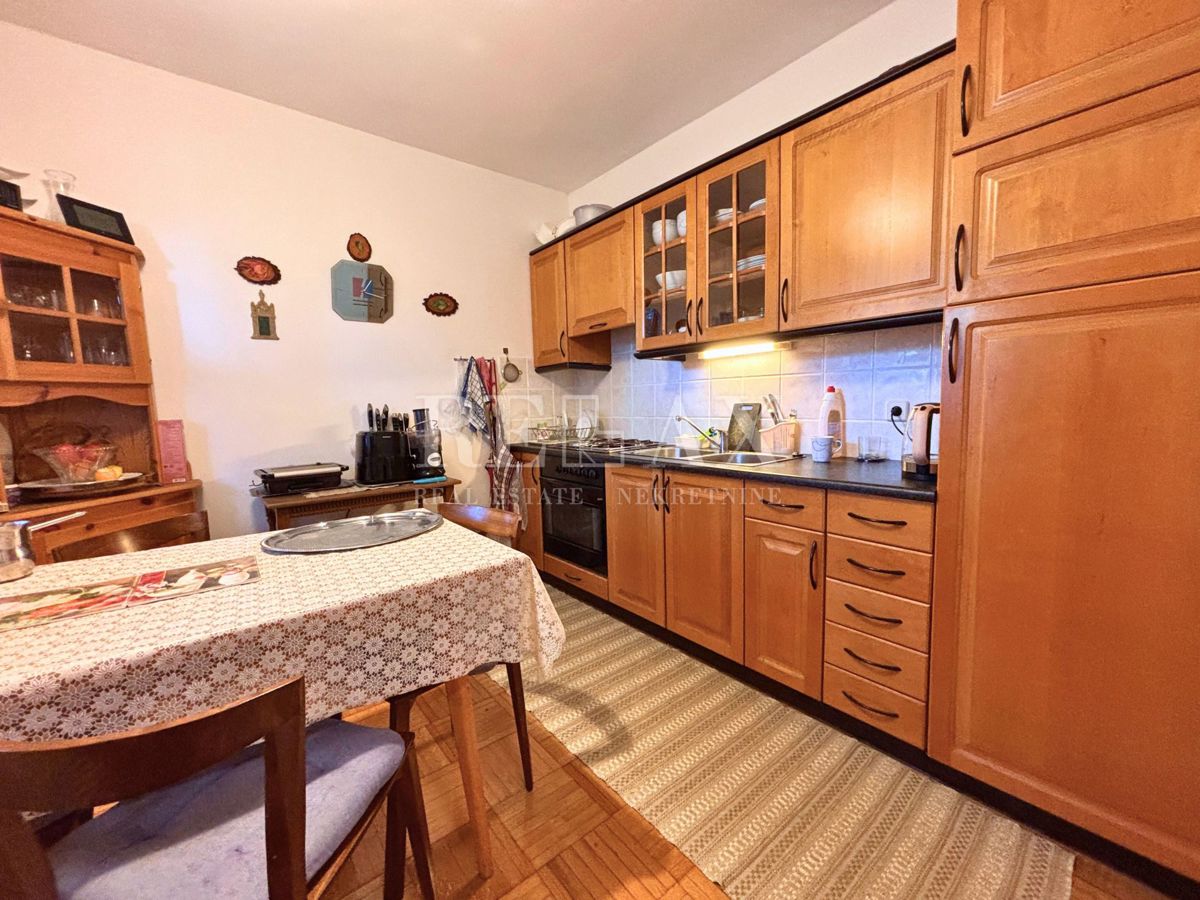 Crikvenica - appartamento in posizione tranquilla, vista