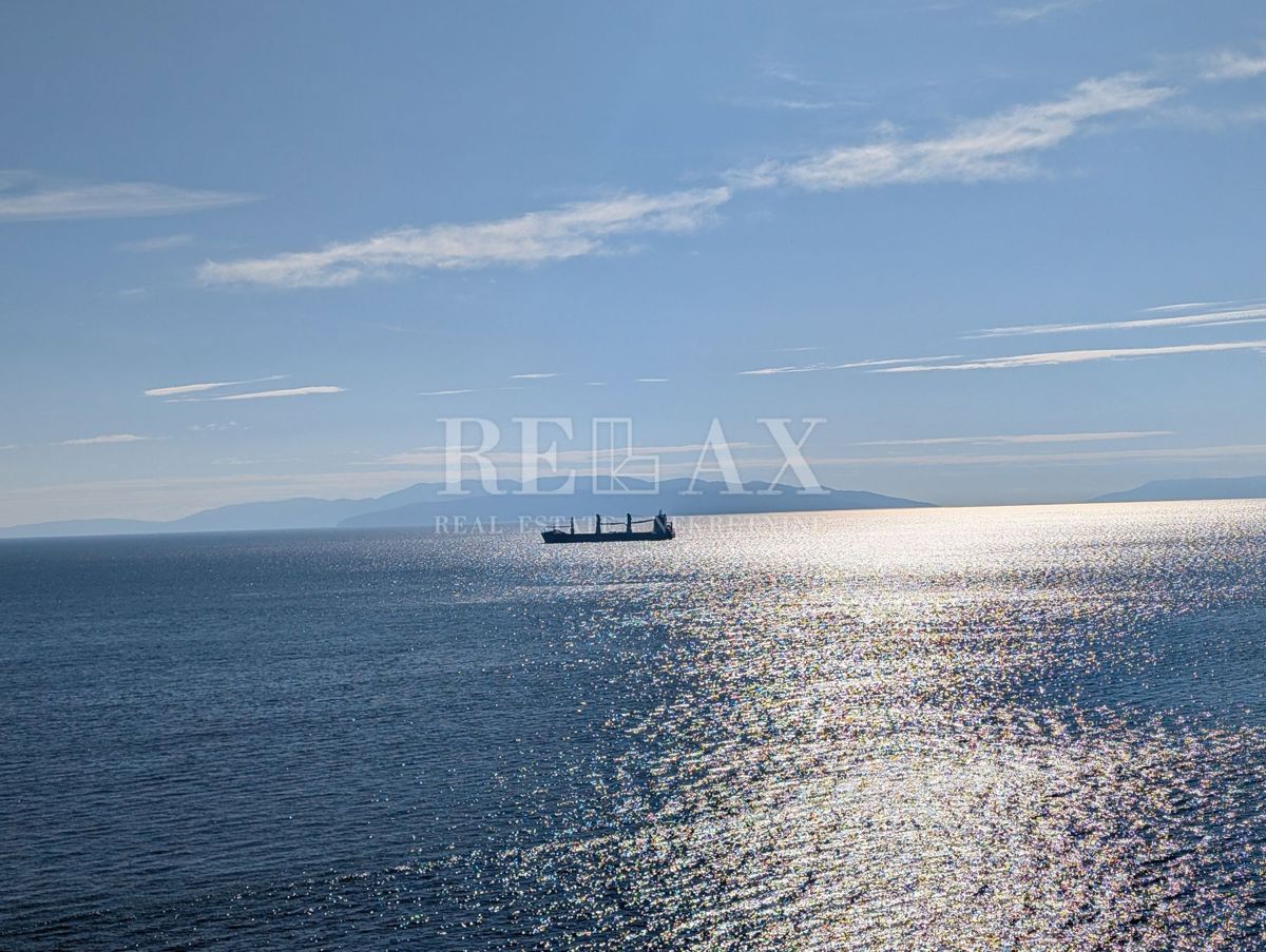 Rijeka, Kantrida - Appartamento di 120m2 prima fila al mare