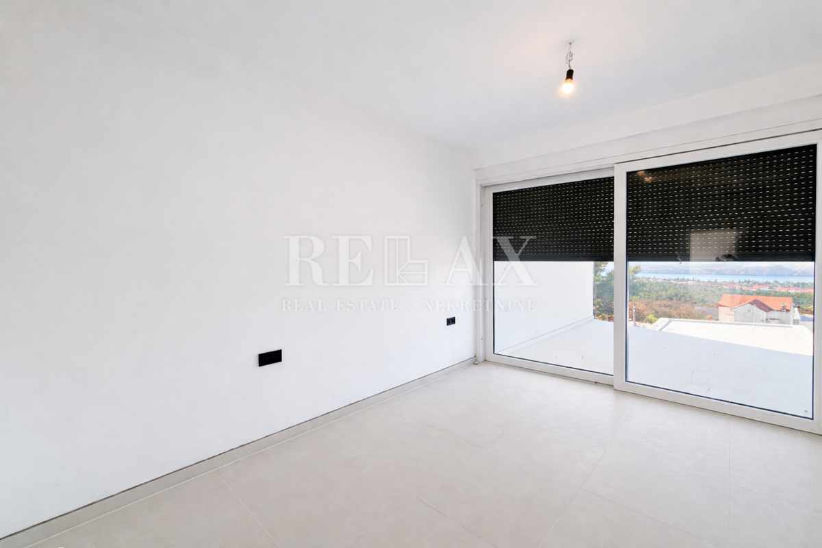 Jadranovo - villa bifamiliare con piscina e giardino