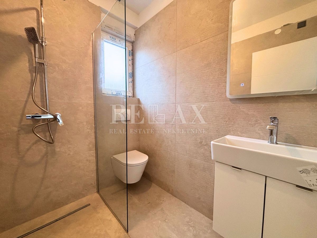 Jadranovo - villa bifamiliare con piscina e giardino