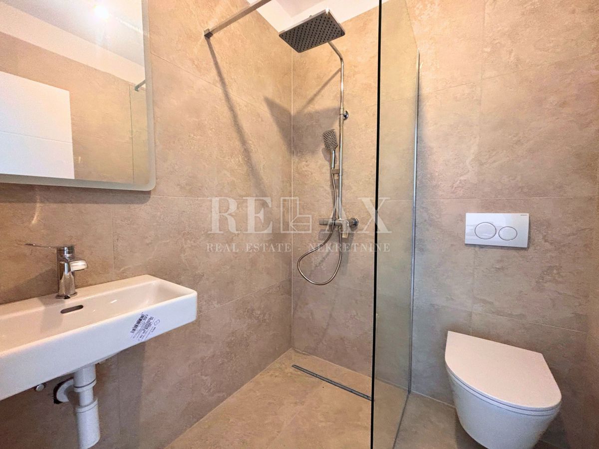 Jadranovo - villa bifamiliare con piscina e giardino