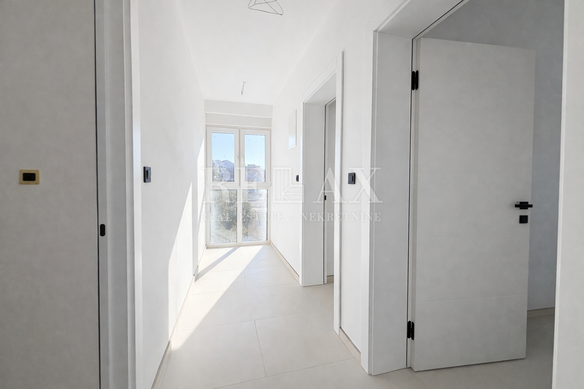 Jadranovo - villa bifamiliare con piscina e giardino