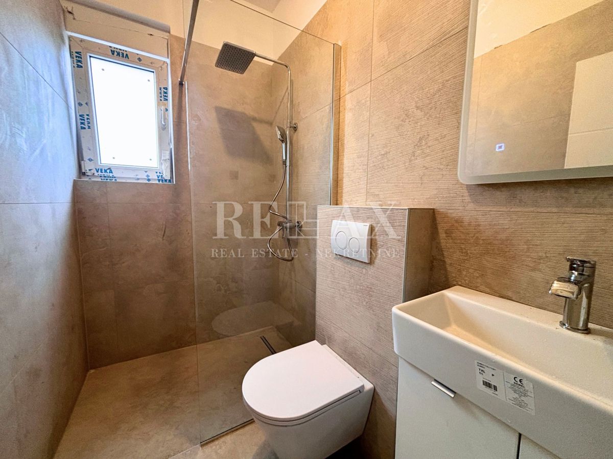 Jadranovo - villa bifamiliare con piscina e giardino