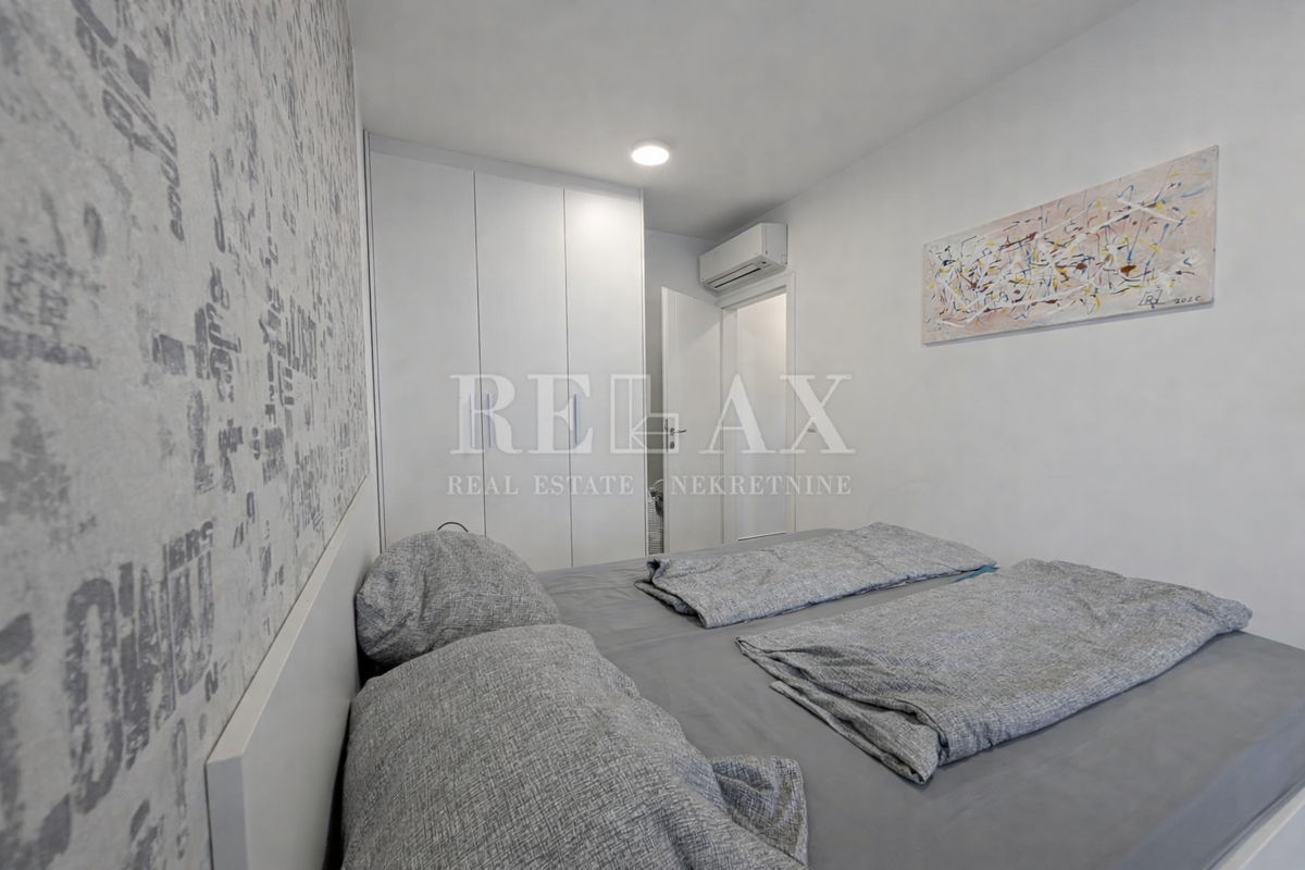 Senj - appartamento con balcone e posto auto vicino al mare