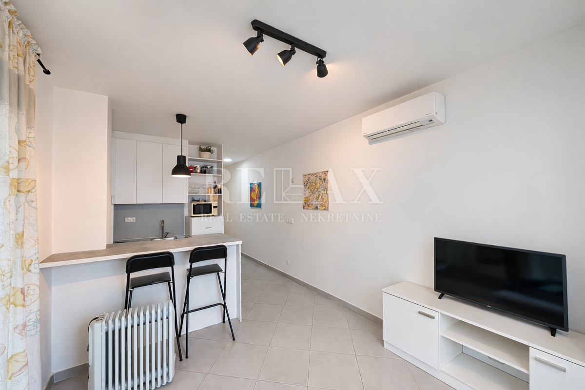 Senj - appartamento con balcone e posto auto vicino al mare