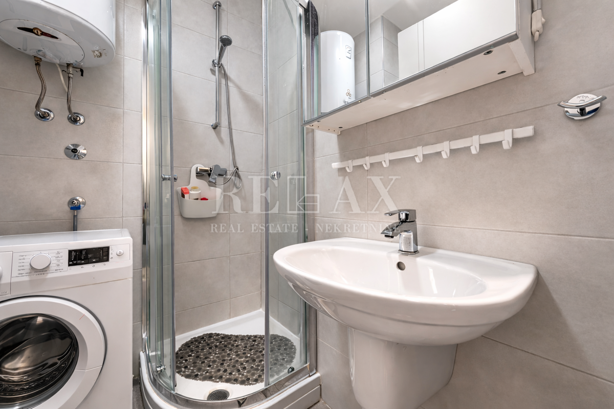 Senj - appartamento con balcone e posto auto vicino al mare